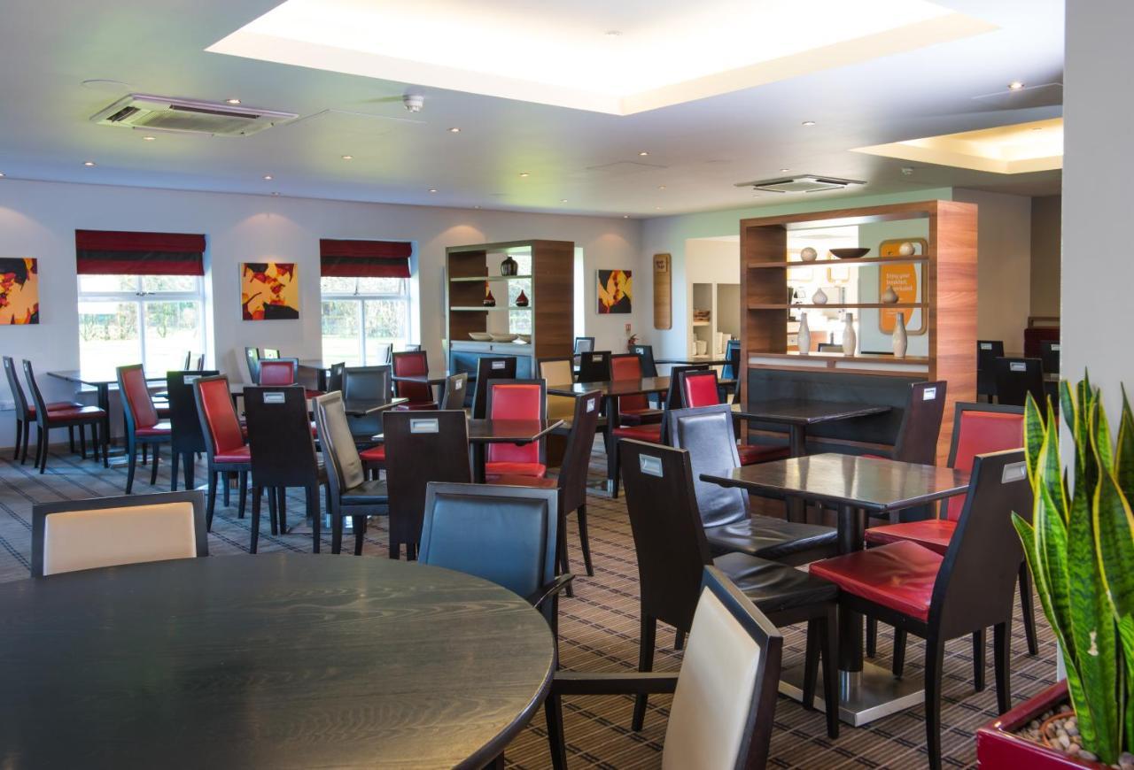Holiday Inn Express Warwick - Stratford-Upon-Avon By Ihg Exteriör bild